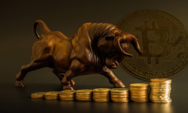 Bitcoin Bulls Try To Cling To $8,300 Levels